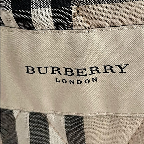 Burberry Black Quilted Jacket; Tartan Lining & Mandarin Collar; M; SEE CALLOUTS! - Picture 2 of 16